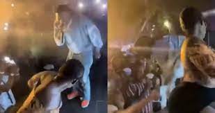 Watch the moment Stonebwoy stopped a fan from filming dancer's ass