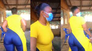 WATCH VIDEO : JHS teacher with big nyash snubs GES Code of conduct as she shakes her heavy backside in classroom