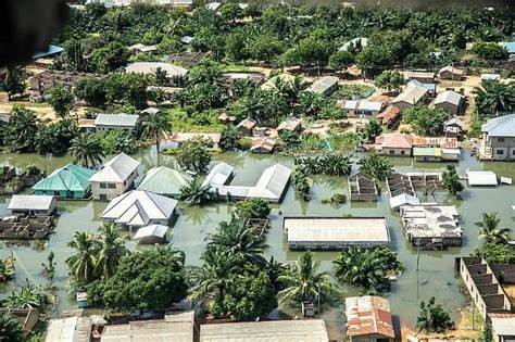Following the Akosombo Dam disaster, the government starts building the first 100 relocation dwellings.